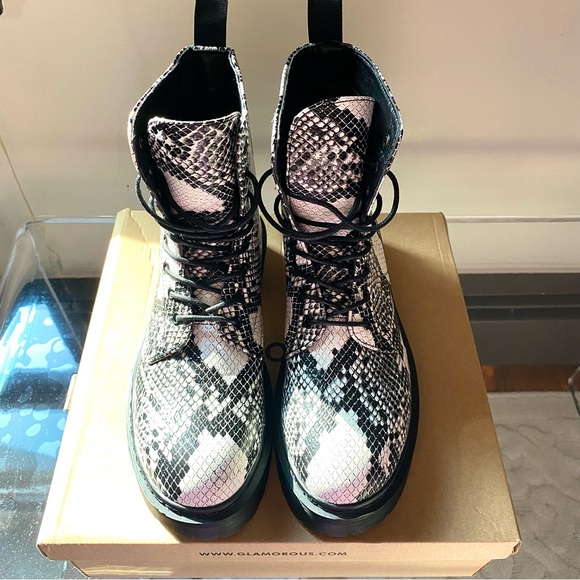 Snake print vegan leather platform boots by GLAMOROUS- Size 7.5US - Picture 2 of 6